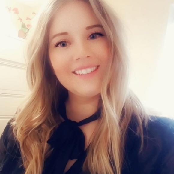 Meet your Posher, Alli - Picture 2 of 2